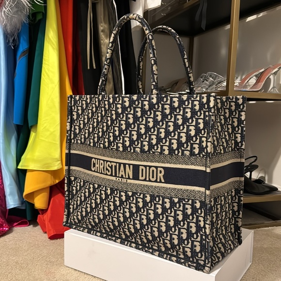 Large Dior Book Totep - Picture 14 of 16